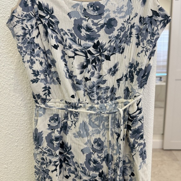 Love Stitch Blue and White Floral Midi Dress - Picture 3 of 3